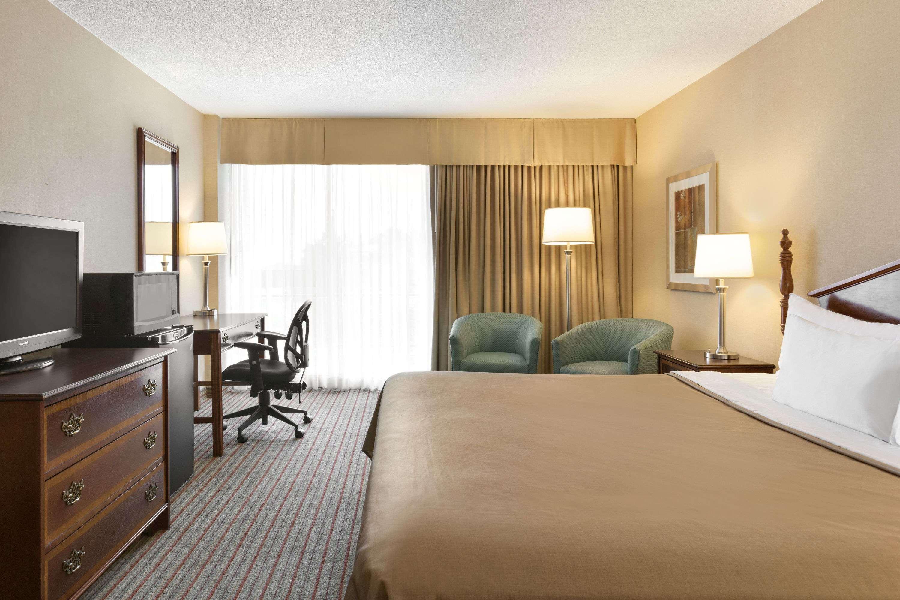 Ramada By Wyndham Belleville Harbourview Conference Center Exterior foto
