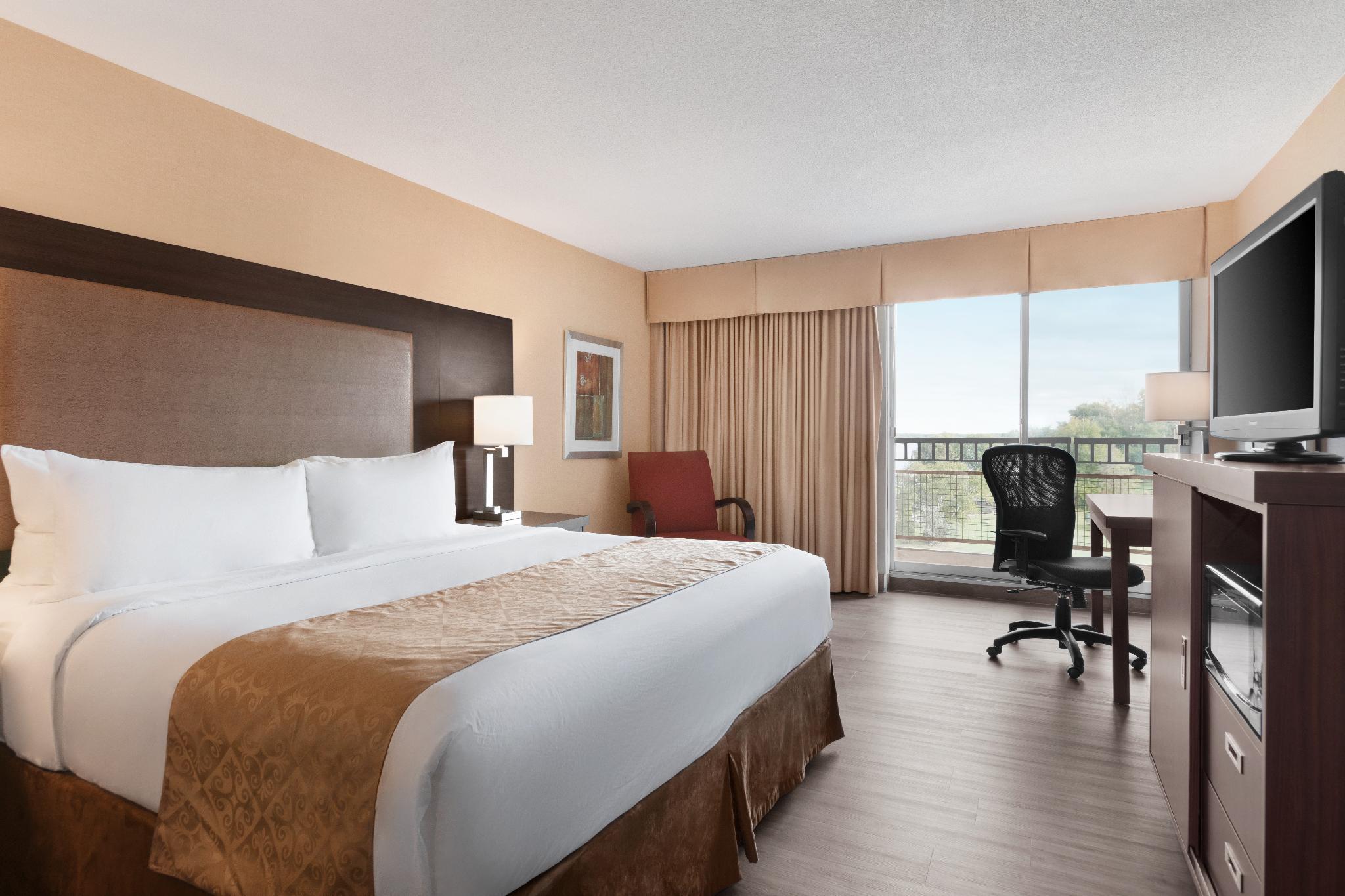 Ramada By Wyndham Belleville Harbourview Conference Center Exterior foto