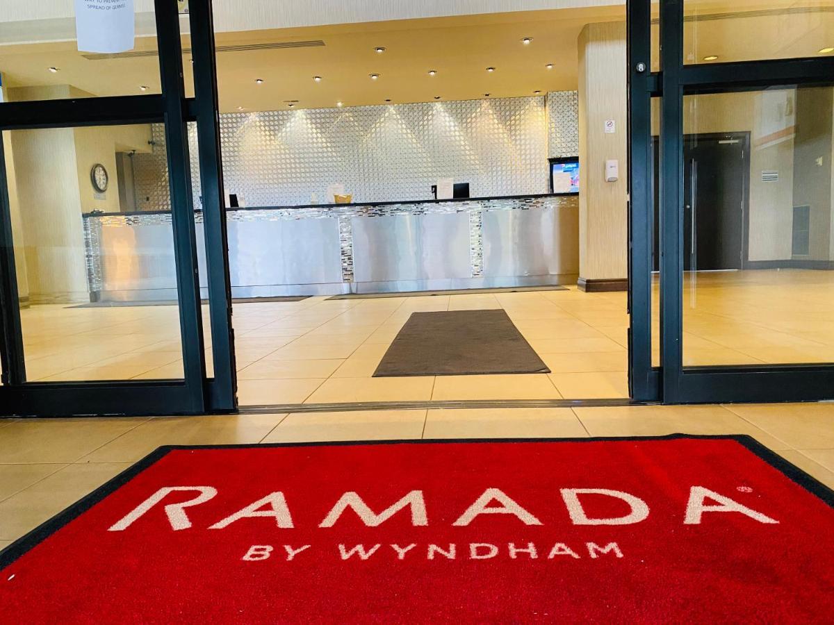 Ramada By Wyndham Belleville Harbourview Conference Center Exterior foto