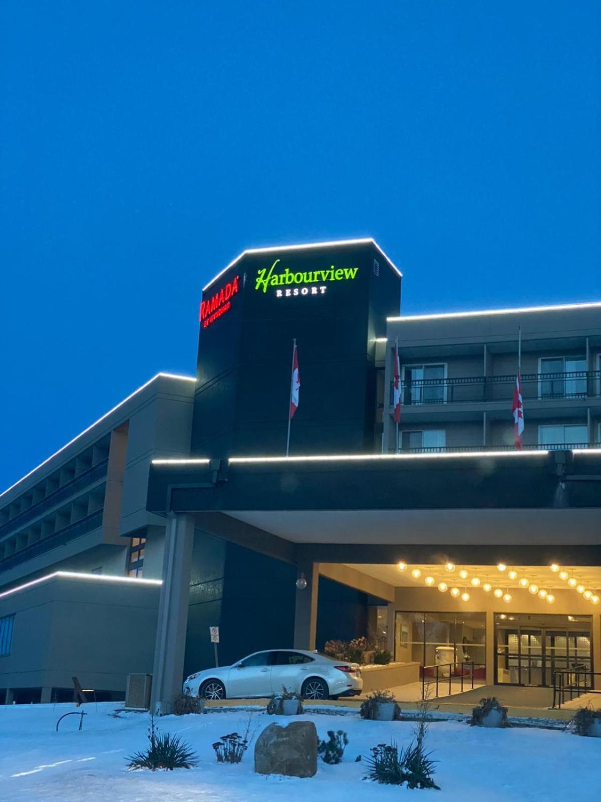 Ramada By Wyndham Belleville Harbourview Conference Center Exterior foto