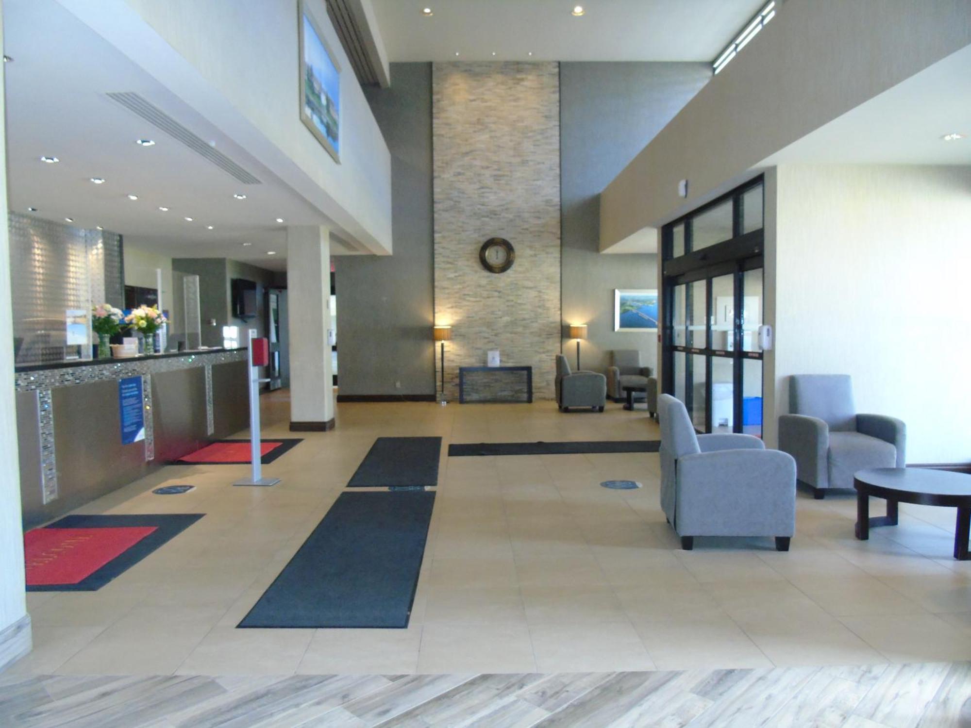 Ramada By Wyndham Belleville Harbourview Conference Center Exterior foto